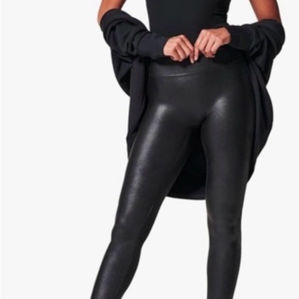 SPANX Faux Leather Leggings Size Medium.